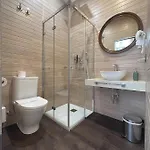 Πανσιόν Claren's Boutique 3*