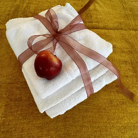 Claren's Boutique 3*