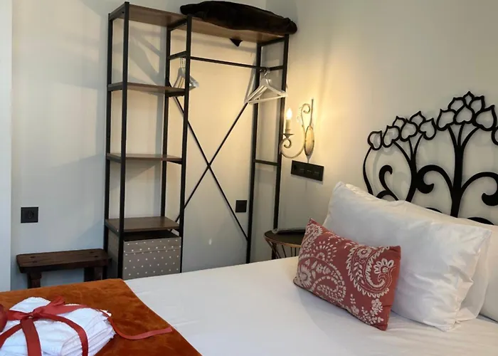 Claren's Boutique 3*